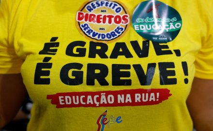 Ribercon - Profissionais da educação pública do Rio fazem paralisação na quinta